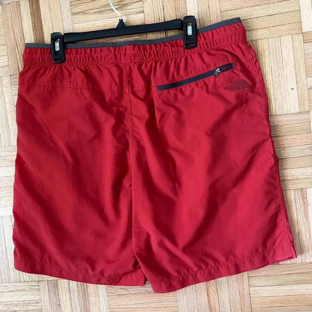 The North Face Red‎ Men’s Short Sz L/G
